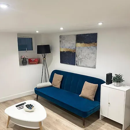 Cosy 1 Bedroom Flat In Apartment