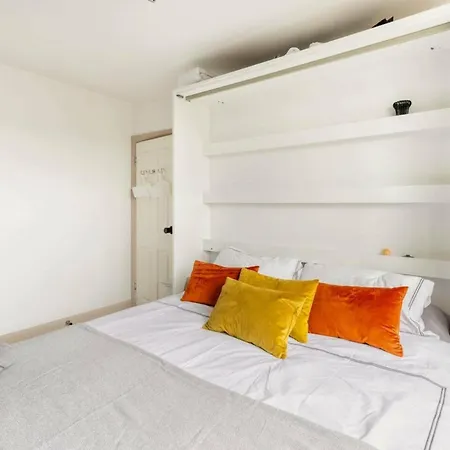 Bright & Stylish 4-bed In The Heart Of Morden * Morden (Greater London)
