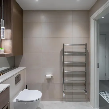 Modern & Cosy Flat In Kingston *