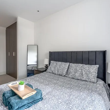 Modern & Cosy Flat In Kingston Apartment