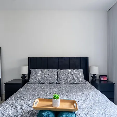 Modern & Cosy Flat In Kingston Apartment *