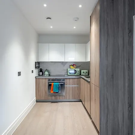 Modern & Cosy Flat In Kingston Apartment