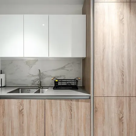 Modern & Cosy Flat In Kingston Apartment *