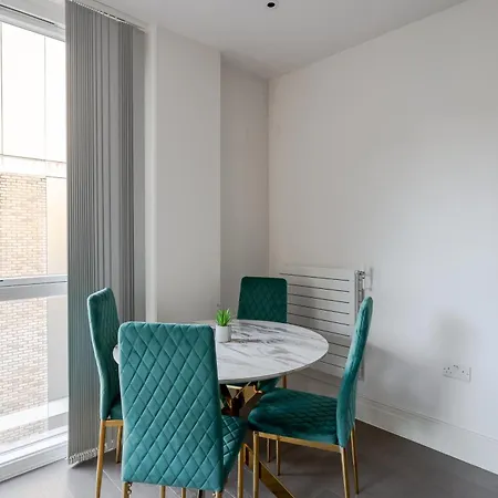 Modern & Cosy Flat In Kingston Apartment