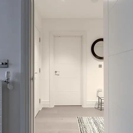 Modern & Cosy Flat In Kingston Apartment
