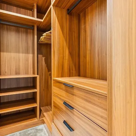 Apartment Luxury 2-bed Steps From Oxford Street