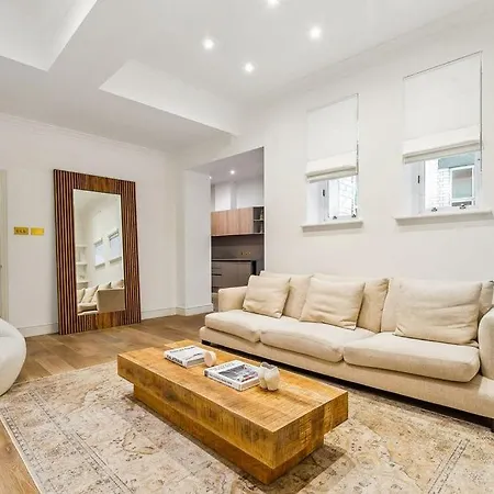Luxury 2-bed Steps From Oxford Street Apartment London