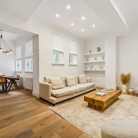 Luxury 2-bed Steps From Oxford Street *