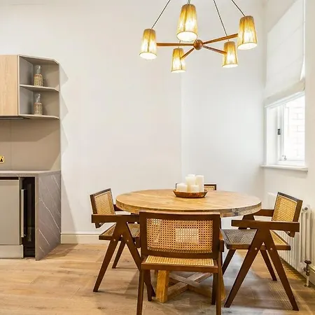 Apartment Luxury 2-bed Steps From Oxford Street