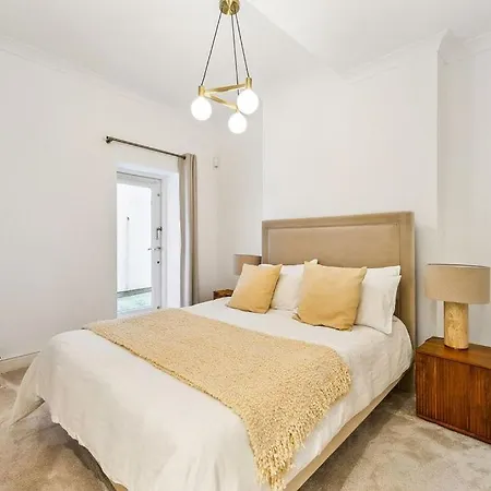 Luxury 2-bed Steps From Oxford Street * London
