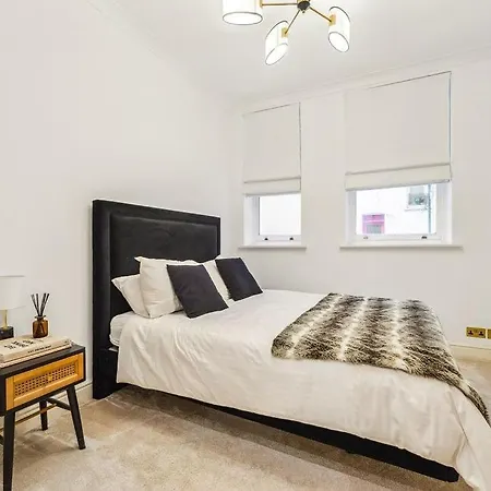 Luxury 2-bed Steps From Oxford Street
