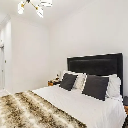 Luxury 2-bed Steps From Oxford Street London