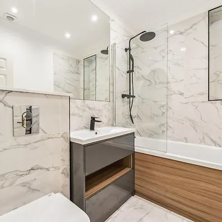 Apartment Luxury 2-bed Steps From Oxford Street