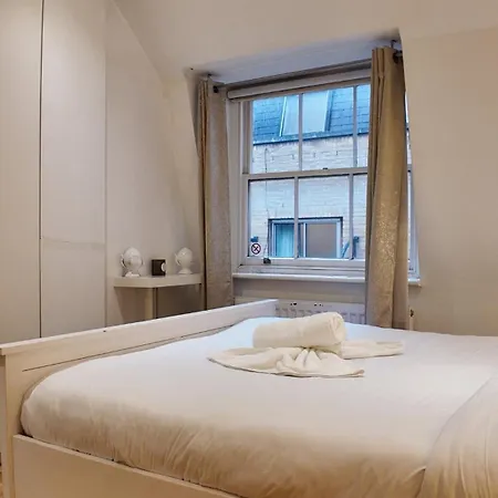 Apartment 3 Bhk Haymarket Leicester Square Soho Hy04 London
