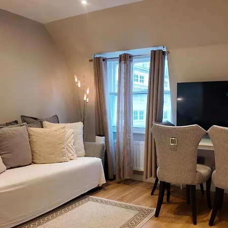 3 Bhk Haymarket Leicester Square Soho Hy04