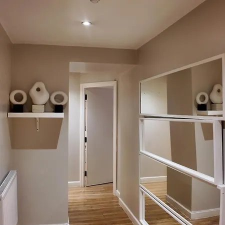 Apartment 3 Bhk Haymarket Leicester Square Soho Hy04 London