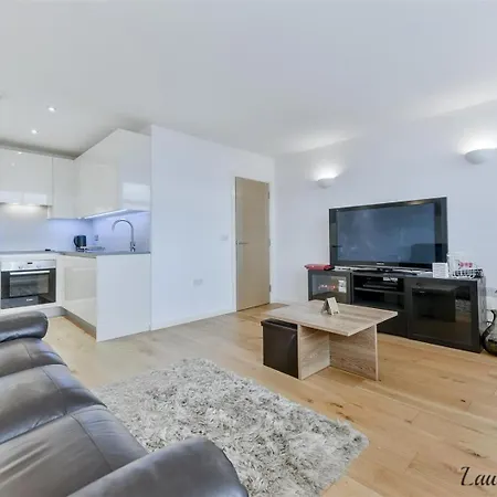 Beautiful 1 Bedroom Stylish Apartment