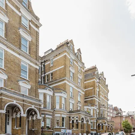 Blueground Kensington View Furnished Lon-561