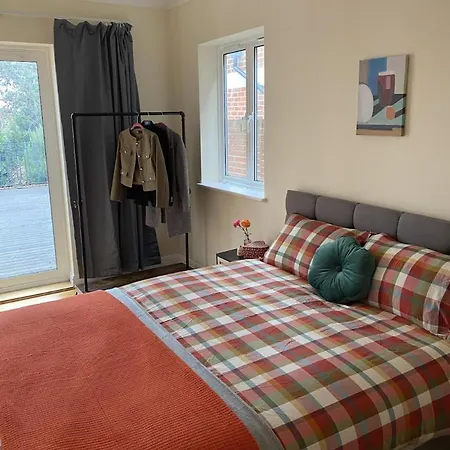 Prime Location Heathrow Airport Guest house