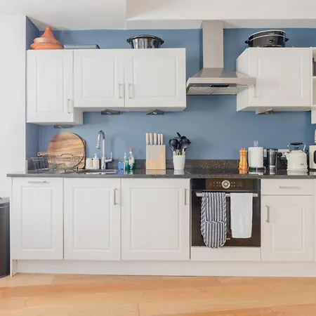 Beautifully Designed 1bd Flat Near Balham Station