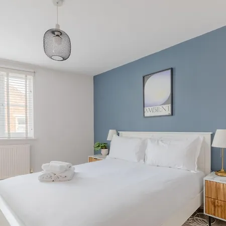 Beautifully Designed 1bd Flat Near Balham Station *