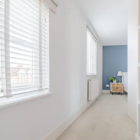 Beautifully Designed 1bd Flat Near Balham Station London