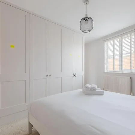 Beautifully Designed 1bd Flat Near Balham Station Apartment *