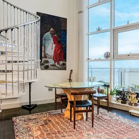 Canary Wharf Riverside Penthouse شقة لندن