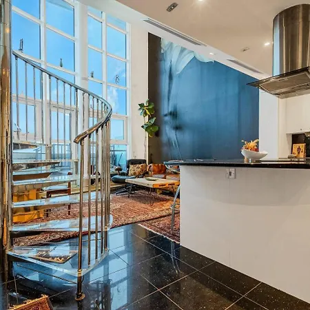 Canary Wharf Riverside Penthouse شقة