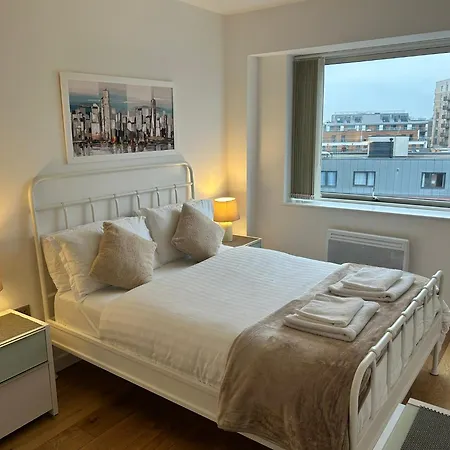London Heathrow - Hayes & Harlington Apartment *