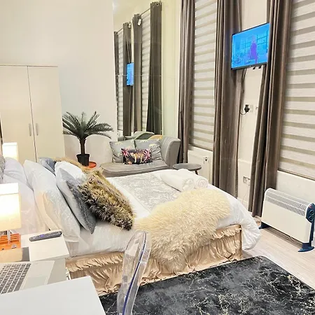 Monroe - Entire In - Prime Location Apartment London