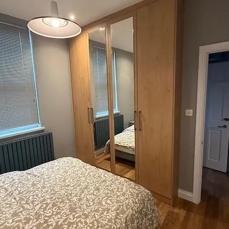 One Bed Flat In Clapham Junction Apartment *