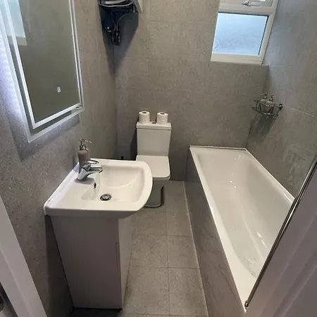 One Bed Flat In Clapham Junction * London