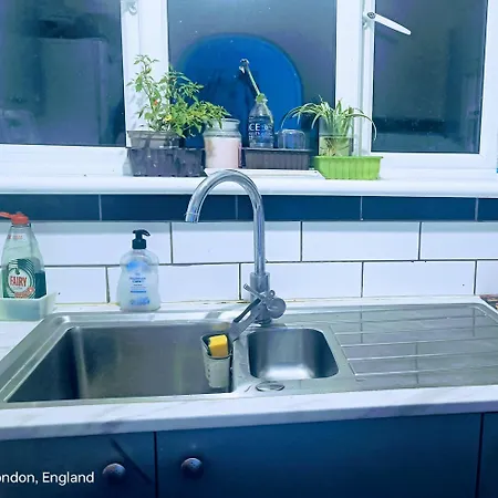 Homestay London's Bed With Breakfast & Free Parking