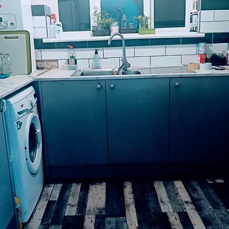 London's Bed With Breakfast & Free Parking * London