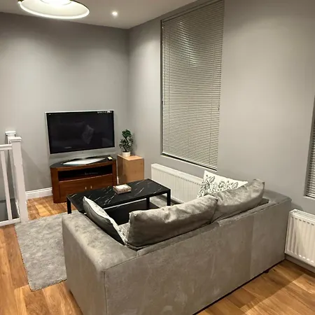 One Bed Flat In Clapham Junction Apartment
