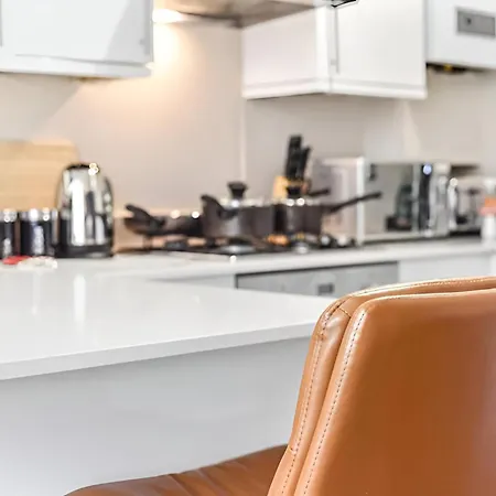 Sleek & Stylish Urban Escape-ideal For 3! Apartment London