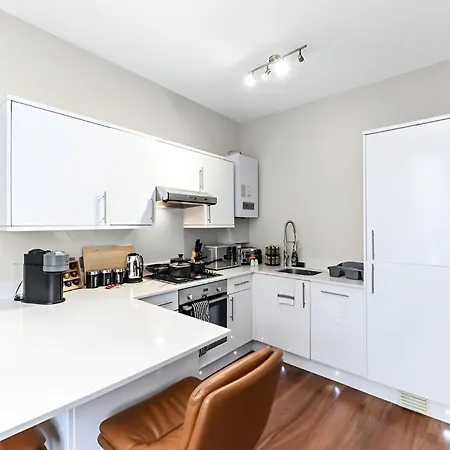 Apartment Sleek & Stylish Urban Escape-ideal For 3! London