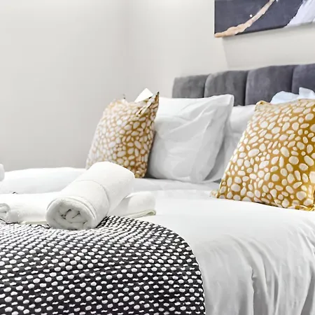 Sleek & Stylish Urban Escape-ideal For 3! Apartment *