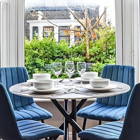 Sleek & Stylish Urban Escape-ideal For 3! * London