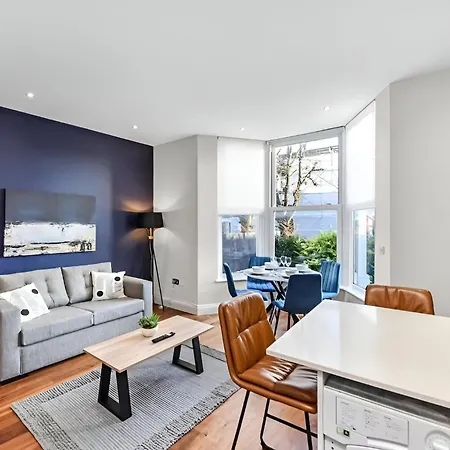 Apartment Sleek & Stylish Urban Escape-ideal For 3! London