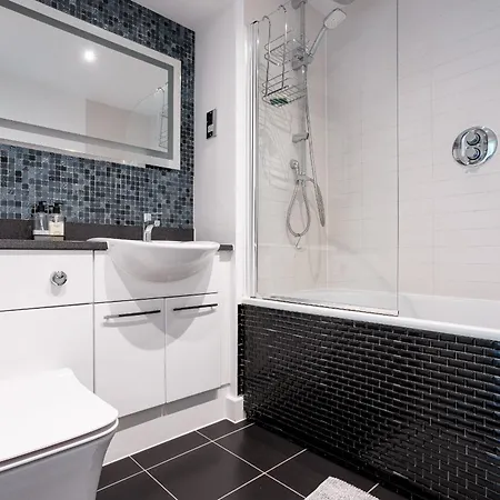 32 Ross Apartment, Canary Wharf Area Apartment London
