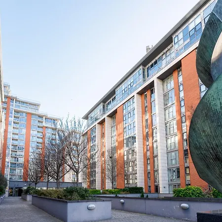 32 Ross Apartment, Canary Wharf Area London