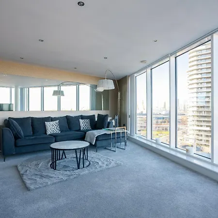 32 Ross Apartment, Canary Wharf Area
