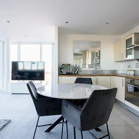 32 Ross Apartment, Canary Wharf Area Apartment *