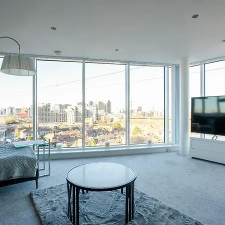 32 Ross Apartment, Canary Wharf Area Apartment London