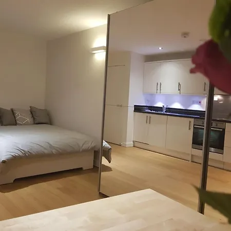 Apartment Beautiful Located In West Kensington Fulham Chelsea London