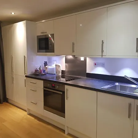 Beautiful Located In West Kensington Fulham Chelsea Apartment London