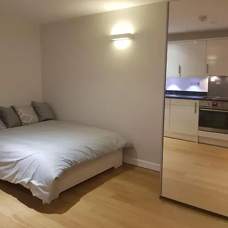 Apartment Beautiful Located In West Kensington Fulham Chelsea London