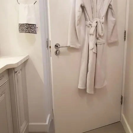 Beautiful Located In West Kensington Fulham Chelsea Apartment